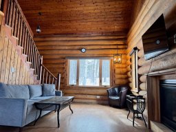 cabin-23-livingroom_3
